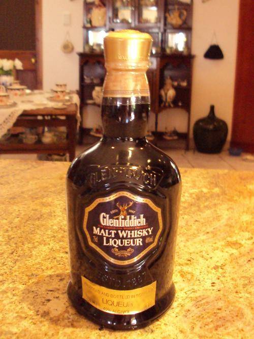 A VERY RARE BOTTLE OF GLENFIDDICH MALT WHISKY LIQUEUR
